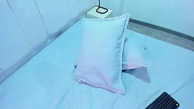 Snapshot of AbrilSonne chatting on 16, 2, 2025 AbrilSonne online show from 16, 2, 2025