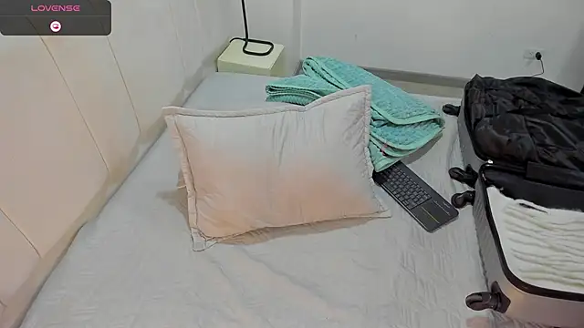 Snapshot of AbrilSonne chatting on 23, 2, 2025 AbrilSonne online show from 23, 2, 2025