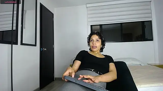 Snapshot of AbrilSonne chatting on 18, 9, 2025 AbrilSonne online show from 18, 9, 2025