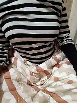 Snapshot of Looliya02 chatting on 7, 1, 2025 Looliya02 online show from 7, 1, 2025