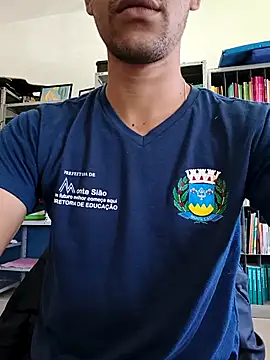 latinoboybig online show from 15, 4, 2026