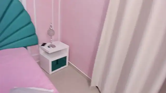 Daphne Fox  online show from 19, 1, 2025