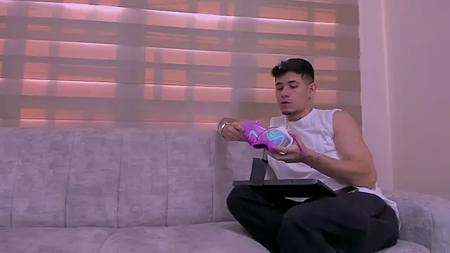 hell twink online show from 13, 1, 2025