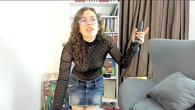 Snapshot of TORALAY chatting on 11, 1, 2025 TORALAY online show from 11, 1, 2025