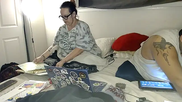 Snapshot of cloudy_couple444 chatting on 30, 11, 2025 cloudy couple444 online show from 30, 11, 2025