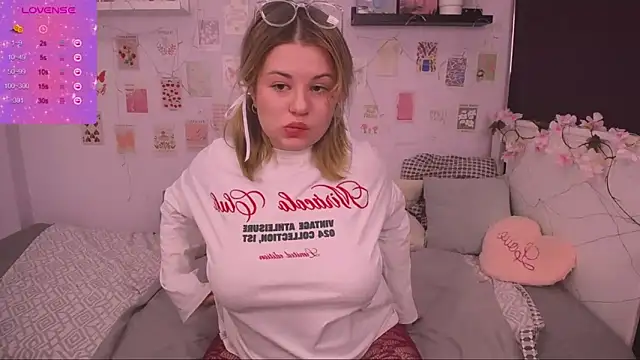 TessPleasure online show from 2, 1, 2025