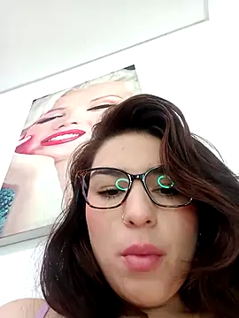 Snapshot of VictoriaMolina chatting on 9, 11, 2025 VictoriaMolina online show from 9, 11, 2025