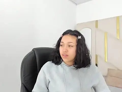 IsabellRodriguez18 online show from 19, 9, 2025