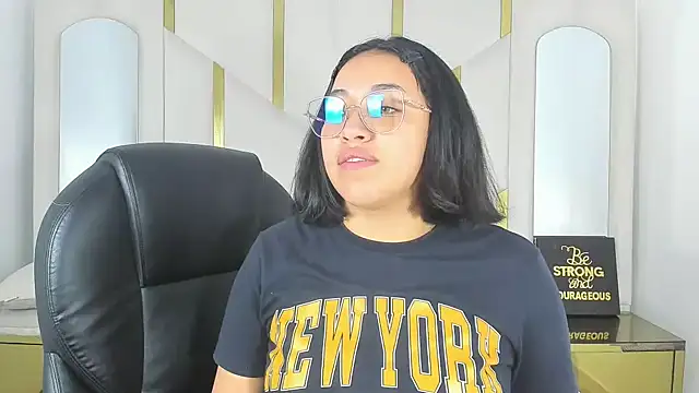 IsabellRodriguez18 online show from 14, 11, 2025