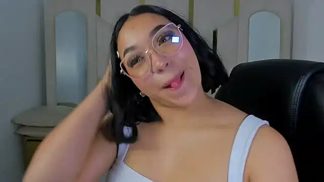 IsabellRodriguez18 online show from 15, 12, 2025