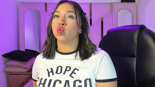 Snapshot of IsabellRodriguez18 chatting on 4, 4, 2026 IsabellRodriguez18 online show from 4, 4, 2026