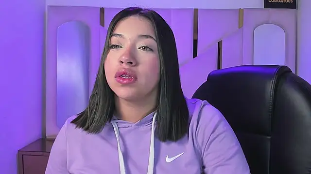Snapshot of IsabellRodriguez18 chatting on 6, 4, 2026 IsabellRodriguez18 online show from 6, 4, 2026