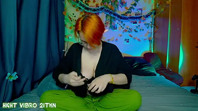 TrickyKitsune online show from 4, 12, 2025