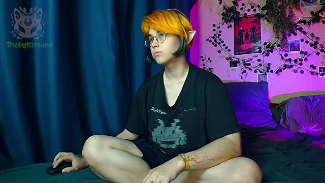Snapshot of TrickyKitsune chatting on 4, 7, 2026 TrickyKitsune online show from 4, 7, 2026