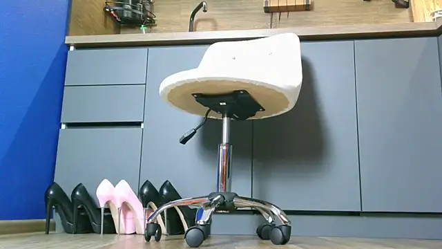 Jennifer Braun online show from 12, 3, 2025