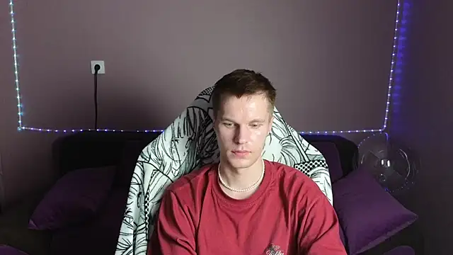 Snapshot of Leonnextdoor chatting on 30, 12, 2024 Leonnextdoor online show from 30, 12, 2024