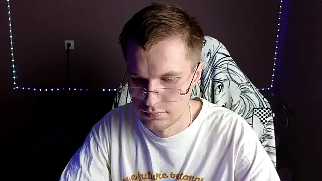 Snapshot of Leonnextdoor chatting on 2, 1, 2025 Leonnextdoor online show from 2, 1, 2025