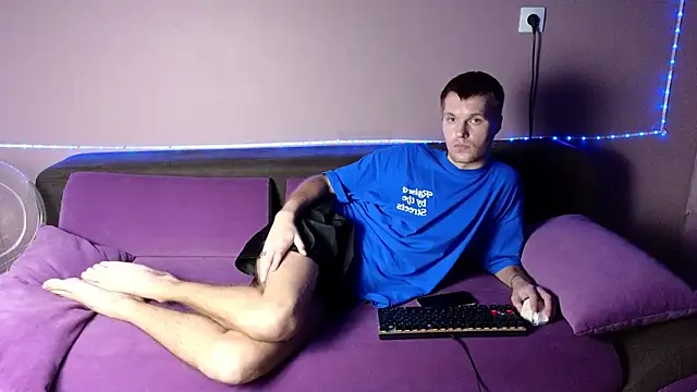 Snapshot of Leonnextdoor chatting on 11, 1, 2025 Leonnextdoor online show from 11, 1, 2025