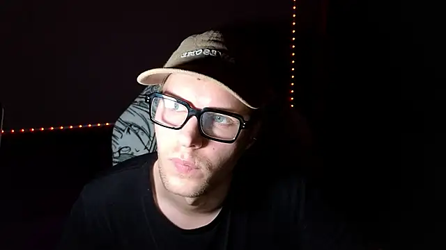 Snapshot of Leonnextdoor chatting on 12, 1, 2025 Leonnextdoor online show from 12, 1, 2025