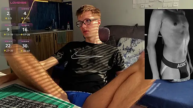 Leonnextdoor online show from 28, 2, 2026