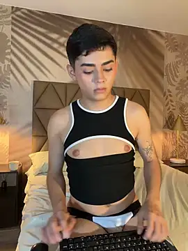 Snapshot of Maxi_little chatting on 11, 6, 2026 Maxi little online show from 11, 6, 2026
