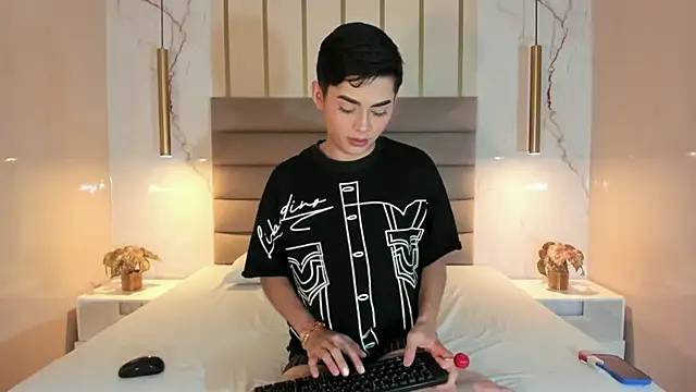 Snapshot of Maxi_little chatting on 14, 7, 2026 Maxi little online show from 14, 7, 2026