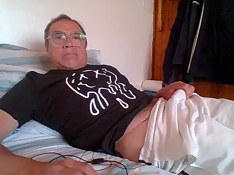 Snapshot of santiagon2015 chatting on 30, 12, 2024 santiagon2015 online show from 30, 12, 2024
