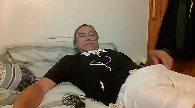 Snapshot of santiagon2015 chatting on 7, 1, 2025 santiagon2015 online show from 7, 1, 2025