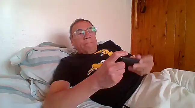 Snapshot of santiagon2015 chatting on 2, 2, 2025 santiagon2015 online show from 2, 2, 2025