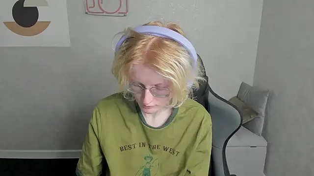 Snapshot of ElizabethHarpper chatting on 16, 9, 2025 ElizabethHarpper online show from 16, 9, 2025