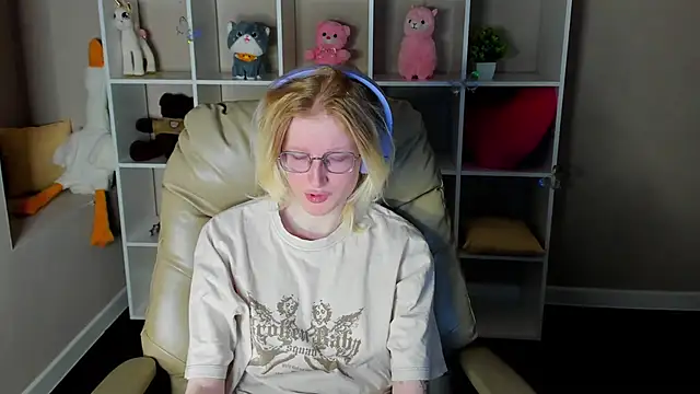 ElizabethHarpper online show from 18, 12, 2025