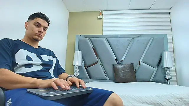 Snapshot of DAVID_VICTORIAA chatting on 9, 5, 2026 DAVID VICTORIAA online show from 9, 5, 2026