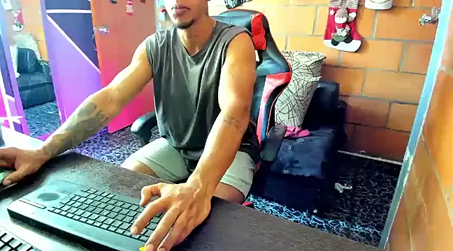 Adam Valenciia online show from 6, 1, 2025