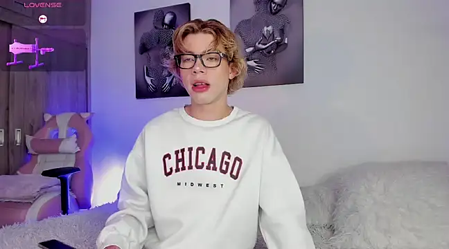 Snapshot of Henophiid chatting on 7, 2, 2025 Henophiid online show from 7, 2, 2025