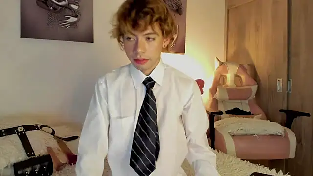 Snapshot of Henophiid chatting on 23, 9, 2025 Henophiid online show from 23, 9, 2025