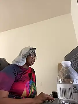 Snapshot of DamnBubbles chatting on 10, 2, 2025 DamnBubbles online show from 10, 2, 2025