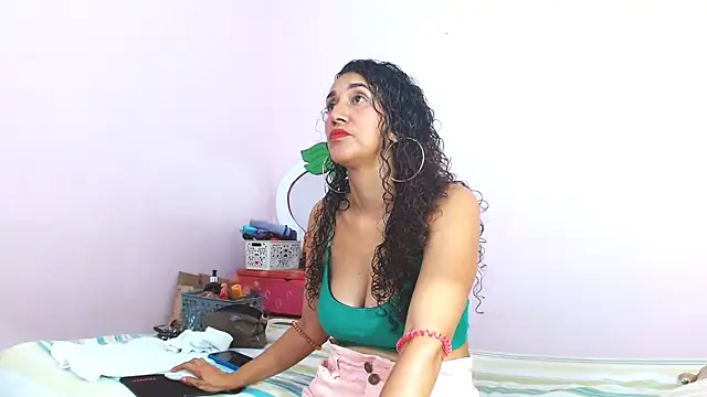 latinabueno41 online show from 17, 1, 2025