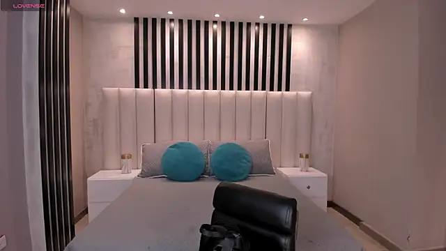 Snapshot of NiaSalvatore chatting on 25, 6, 2026 NiaSalvatore online show from 25, 6, 2026