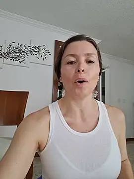 Snapshot of karina_warthon chatting on 10, 7, 2026 karina warthon online show from 10, 7, 2026