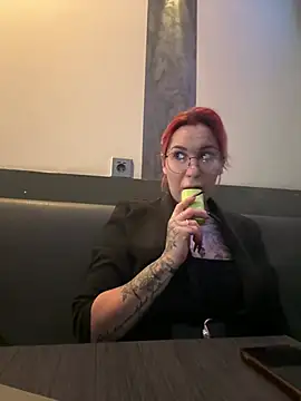 Mia-Fuchs online show from 1, 2, 2025