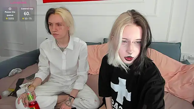 Snapshot of VeryRare_TwinS chatting on 1, 5, 2026 VeryRare TwinS online show from 1, 5, 2026