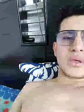 Snapshot of jonatanl31 chatting on 12, 1, 2025 jonatanl31 online show from 12, 1, 2025