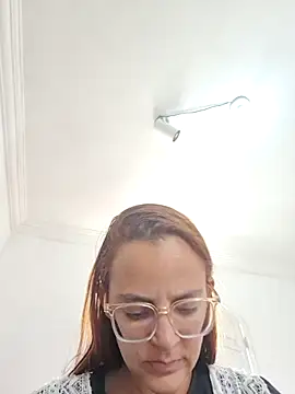 Snapshot of AliceRuivinha2 chatting on 5, 7, 2026 AliceRuivinha2 online show from 5, 7, 2026