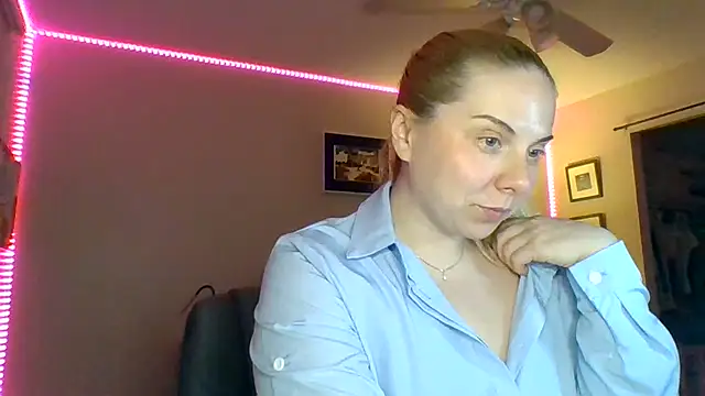 HappyIva online show from 5, 12, 2025