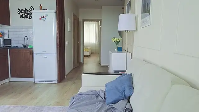 KristineEsme online show from 11, 9, 2025