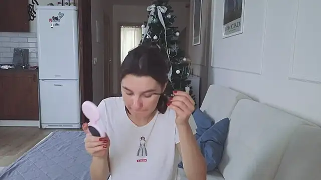 KristineEsme online show from 17, 12, 2025