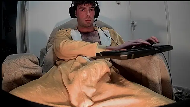 Snapshot of onesieboyx chatting on 11, 1, 2025 onesieboyx online show from 11, 1, 2025