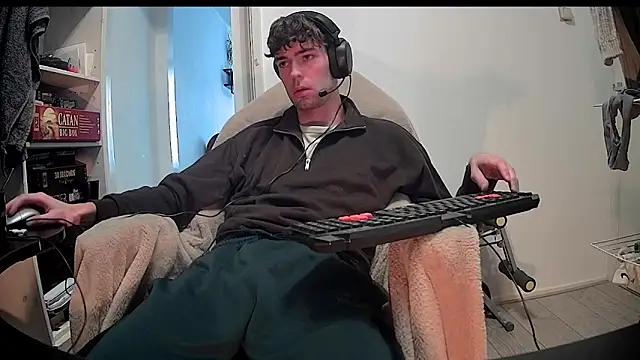 Snapshot of onesieboyx chatting on 31, 1, 2025 onesieboyx online show from 31, 1, 2025