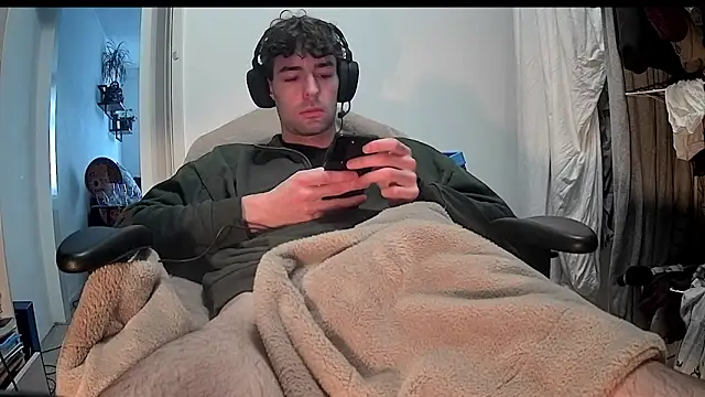 Snapshot of onesieboyx chatting on 7, 2, 2025 onesieboyx online show from 7, 2, 2025