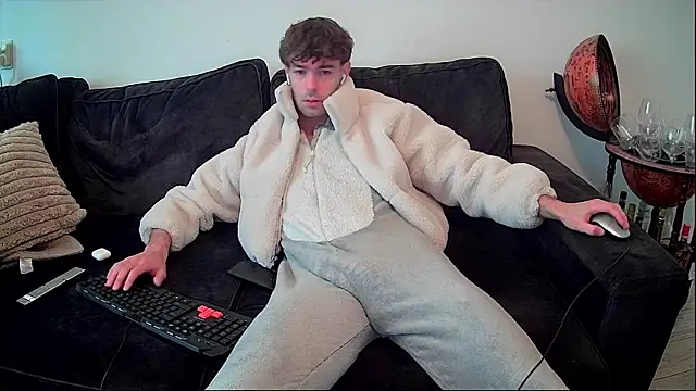 Snapshot of onesieboyx chatting on 21, 11, 2025 onesieboyx online show from 21, 11, 2025